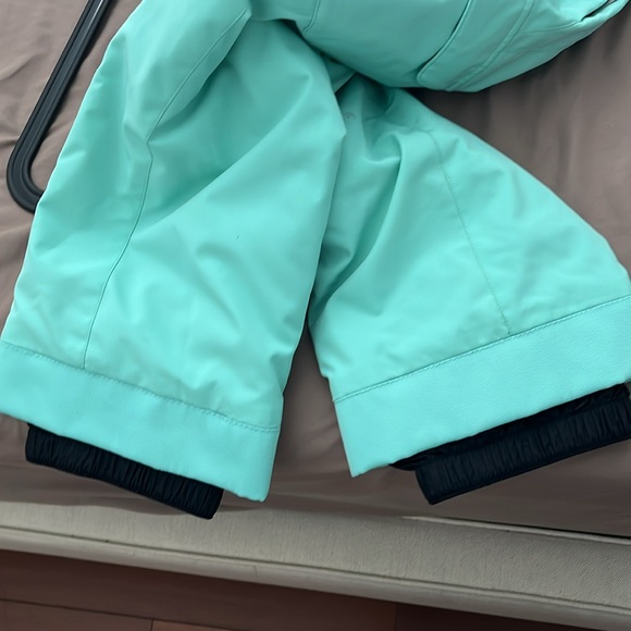 Spyder Kids skiing Overalls - Picture 8 of 10